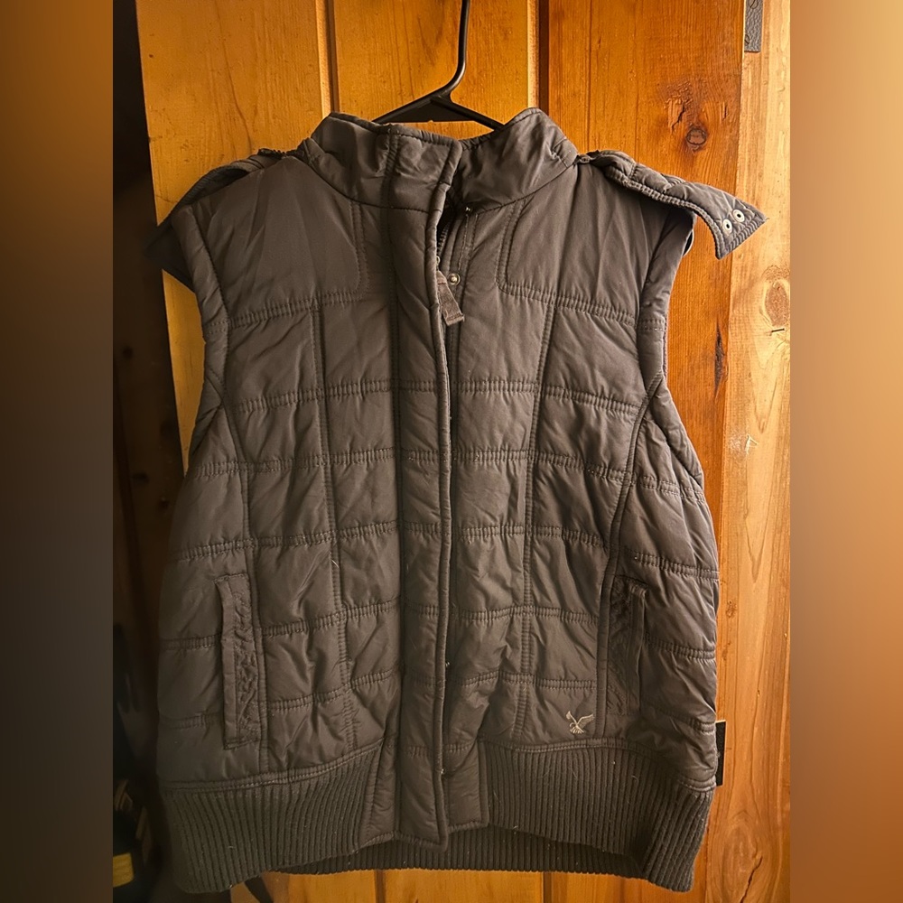 American eagle puffer vest XL